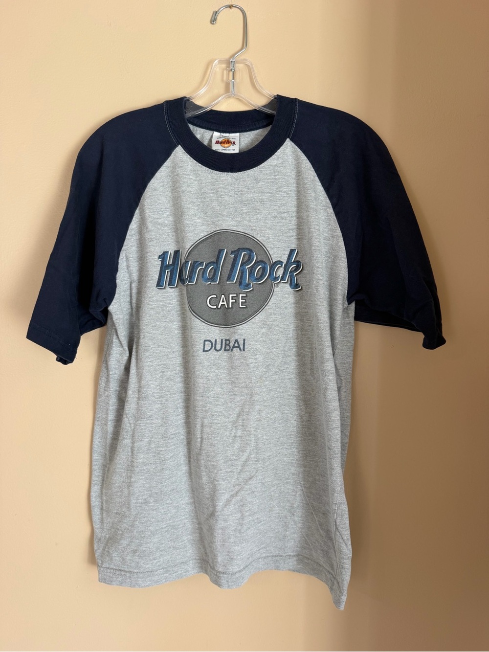 Vintage 2000s Hard Rock Cafe Dubai Raglan T Shirt Men’s Small